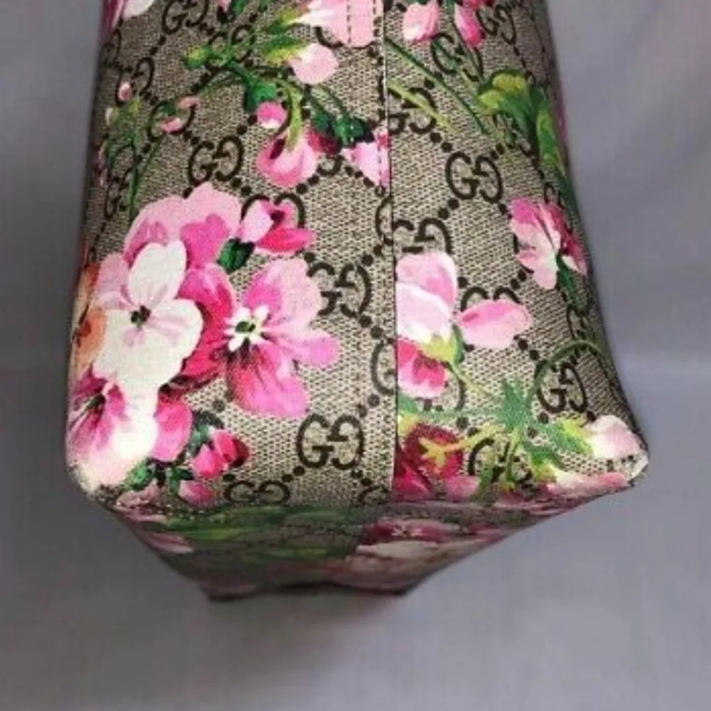 Gucci Luxury Bag STUNNING!! 🧡💙🩷💚💛💙